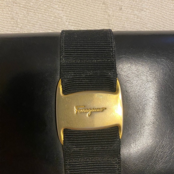 Authentic Vintage Salvatore Ferragamo Wallet - Picture 3 of 15